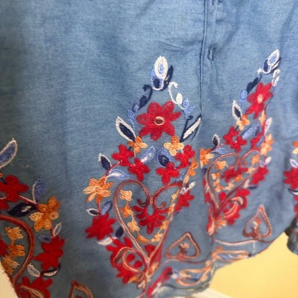 Jaase Embroidered Light Blue Bell-Sleeve Tunic size medium - Picture 7 of 11